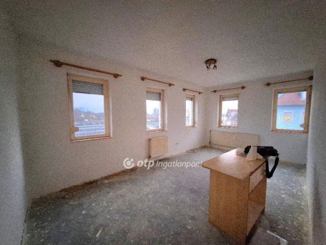 Eladó téglalakás, Egerben 62.9 M Ft, 2+1 szobás