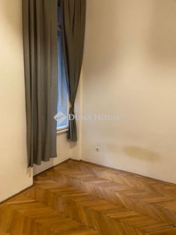 Eladó téglalakás, Budapesten, V. kerületben 59.9 M Ft, 1 szobás