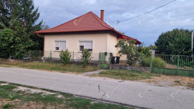 Eladó családi ház, Nagyigmándon 63 M Ft, 2 szobás