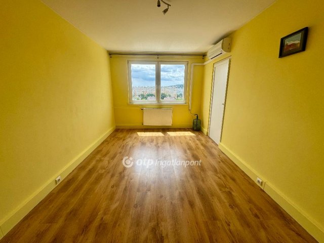 Eladó panellakás, Budapesten, III. kerületben 56.9 M Ft