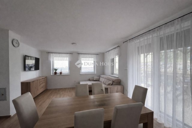Eladó családi ház, Pécsváradon 139.9 M Ft, 7 szobás