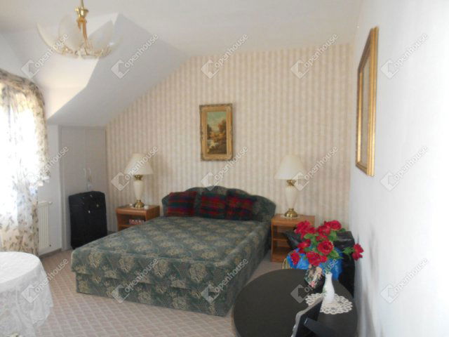 Eladó nyaraló, Hévízen 290 M Ft, 8 szobás