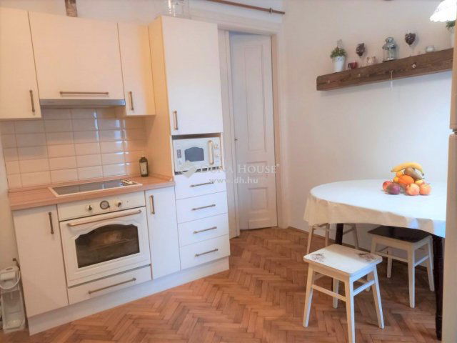 Eladó téglalakás, Pécsett 67 M Ft, 4 szobás