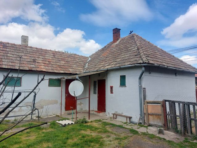 Eladó családi ház, Attalán 8.99 M Ft, 2 szobás