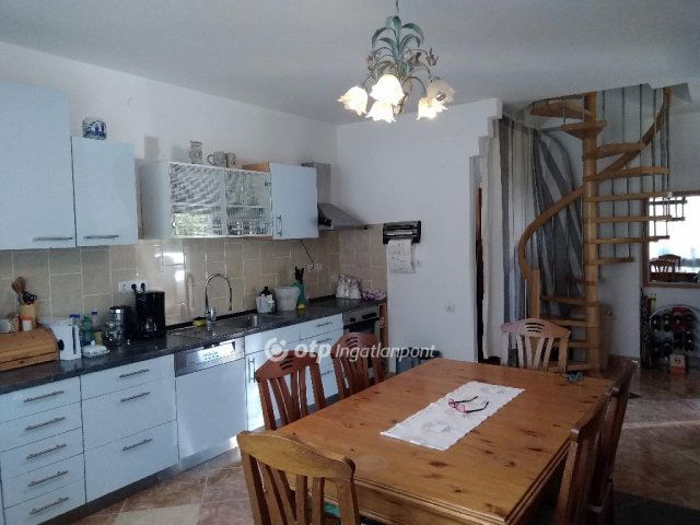 Eladó családi ház, Ukkon 31.818 M Ft, 2+1 szobás