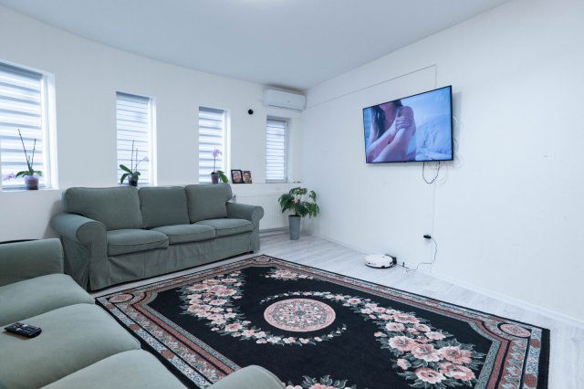 Eladó panellakás, Szegeden 124.654 M Ft, 6 szobás