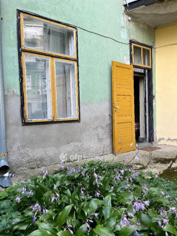 Eladó téglalakás, Pécsett 70 M Ft, 2 szobás