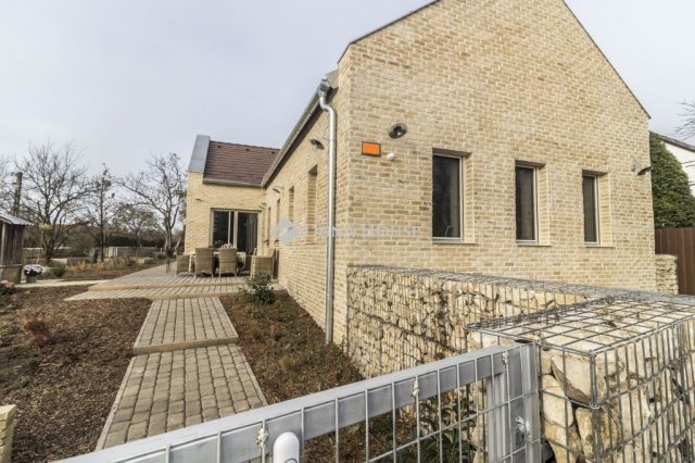 Eladó családi ház, Salköveskúton 195 M Ft, 3+1 szobás