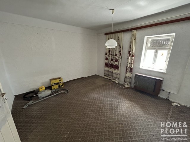 Eladó családi ház, Üllésen 24.999 M Ft, 2 szobás