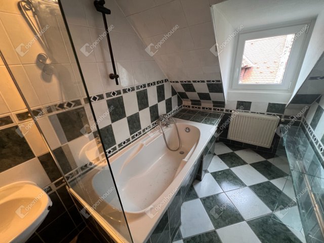 Kiadó téglalakás, albérlet, Sopronban 290 E Ft / hó, 3 szobás