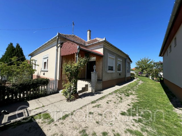 Eladó családi ház, Bősárkányon 55 M Ft, 2 szobás