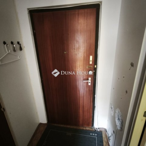 Eladó panellakás, Pécsett, Mátyás Flórián téren 39.5 M Ft