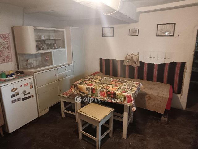 Eladó családi ház, Bakonszegen 15 M Ft, 2 szobás