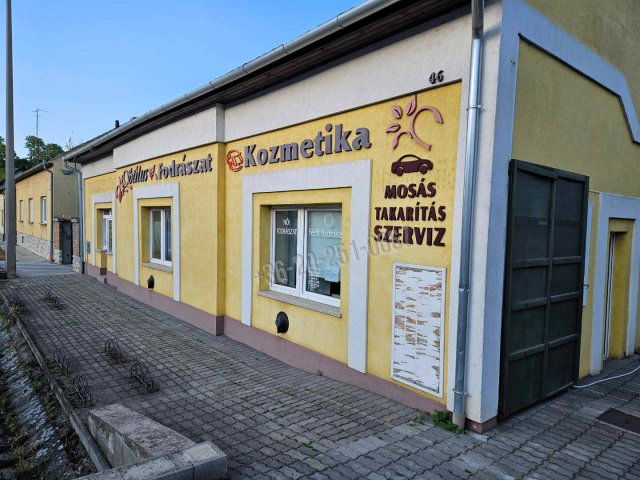 Eladó üzlethelyiség, Mohácson 130 M Ft, 5 szobás