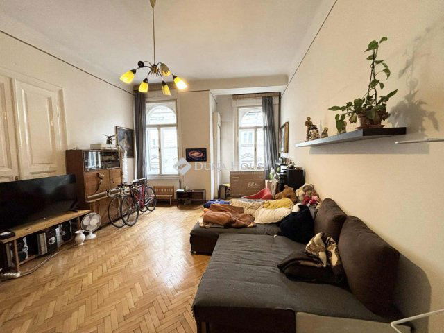 Eladó téglalakás, Budapesten, VI. kerületben 99.9 M Ft, 2 szobás