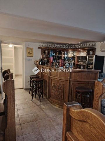 Eladó családi ház, Debrecenben 405 M Ft, 4 szobás