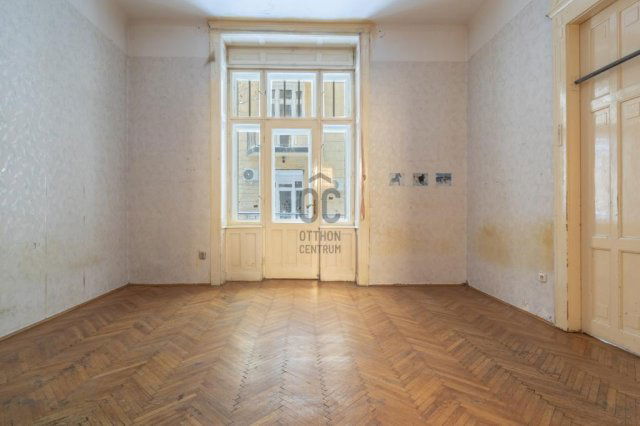 Eladó téglalakás, Budapesten, VI. kerületben 74.9 M Ft, 2 szobás