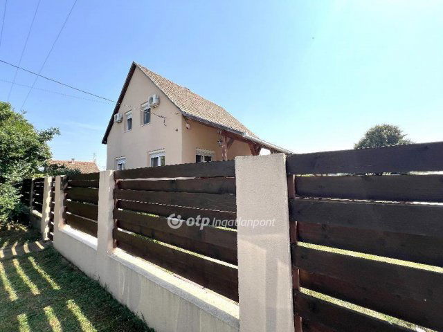 Eladó családi ház, Ráckeresztúron 94.99 M Ft, 4 szobás