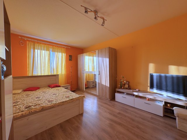 Eladó panellakás, Pécsett 36.9 M Ft, 1+1 szobás