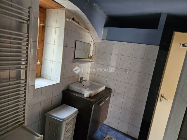 Eladó családi ház, Bakonypéterden 6.5 M Ft, 1 szobás