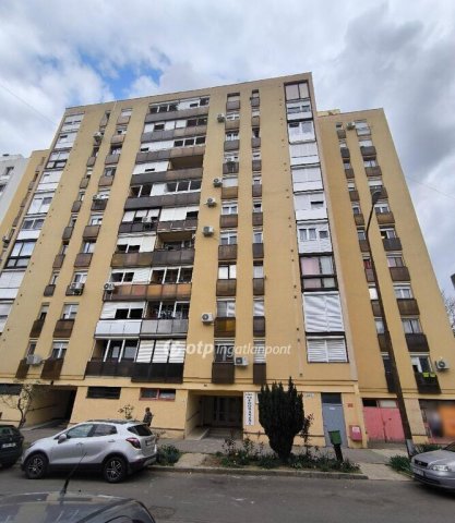 Eladó panellakás, Pécsett 35 M Ft, 1+1 szobás