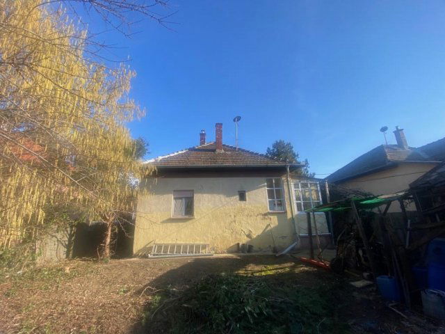 Eladó családi ház, Budapesten, XV. kerületben, Csővár utcában