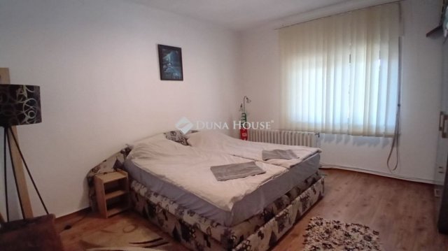 Eladó családi ház, Siófokon 95.5 M Ft, 8 szobás