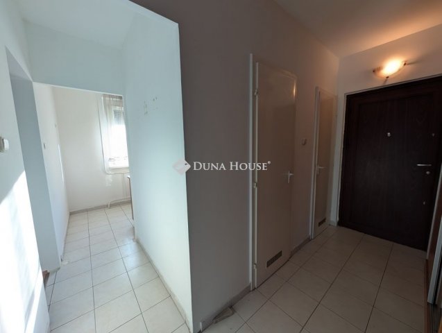 Eladó panellakás, Budapesten, III. kerületben 65 M Ft, 3 szobás