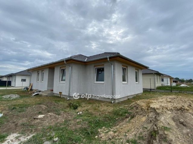 Eladó családi ház, Kecskeméten 90 M Ft, 4 szobás
