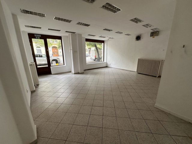 Kiadó üzlethelyiség, Debrecenben 300 E Ft / hó