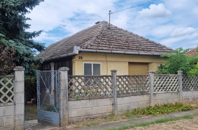Eladó családi ház, Tápiószecsőn 22.5 M Ft, 2 szobás