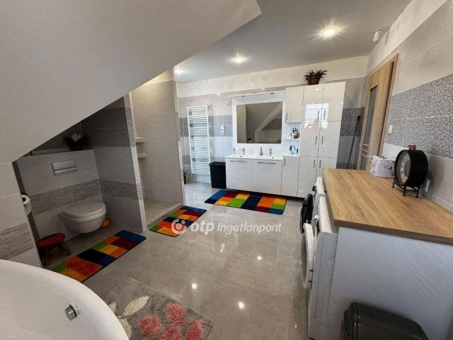 Eladó családi ház, Debrecenben 249.999 M Ft, 6 szobás