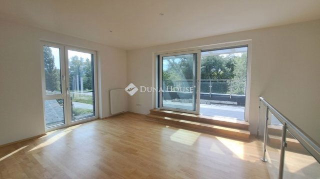 Eladó téglalakás, Budapesten, III. kerületben 200 M Ft, 6 szobás