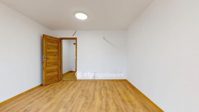 Eladó üzlethelyiség, Nyíregyházán 19.152 M Ft, 1 szobás