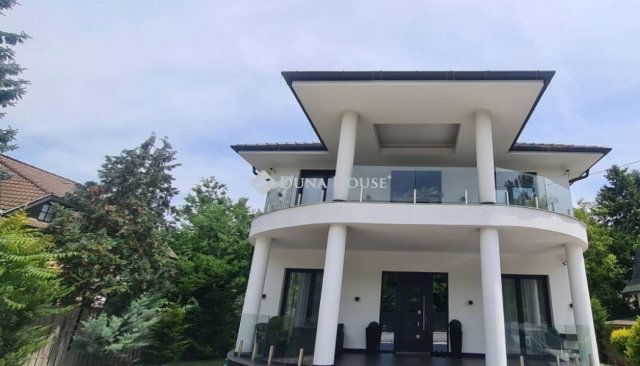 Eladó családi ház, Budapesten, III. kerületben 290 M Ft