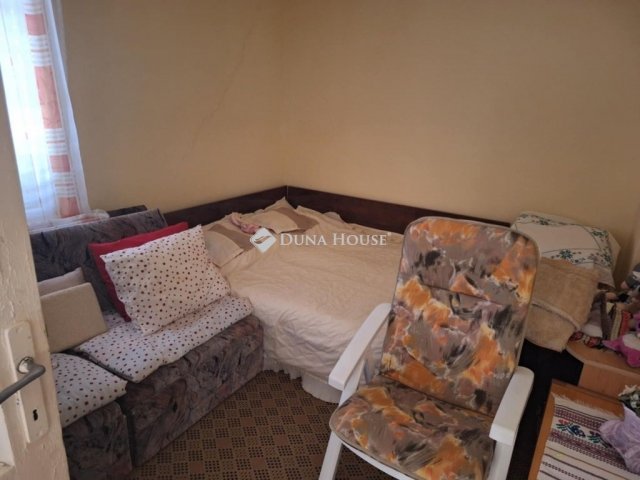 Eladó nyaraló, Neszmélyen 36.9 M Ft, 3 szobás