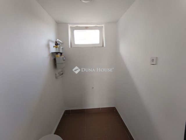 Eladó családi ház, Tápiószentmártonon 38.5 M Ft, 2 szobás