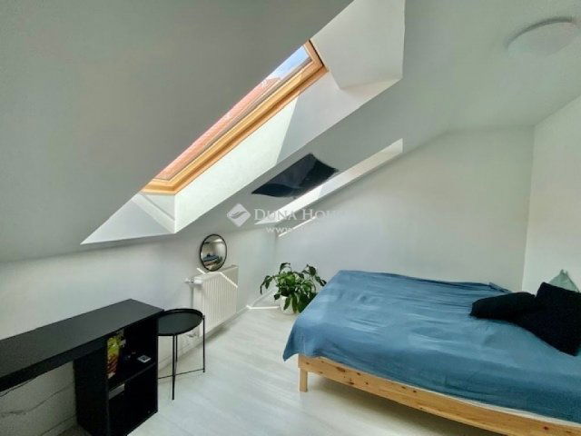 Eladó téglalakás, Pécsett 95 M Ft, 5 szobás