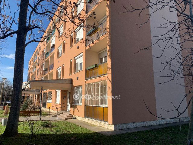 Eladó téglalakás, Szolnokon 35.9 M Ft, 2 szobás