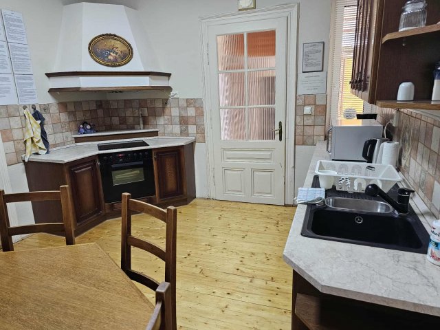 Kiadó téglalakás, albérlet, Pécsett 360 E Ft / hó, 5 szobás