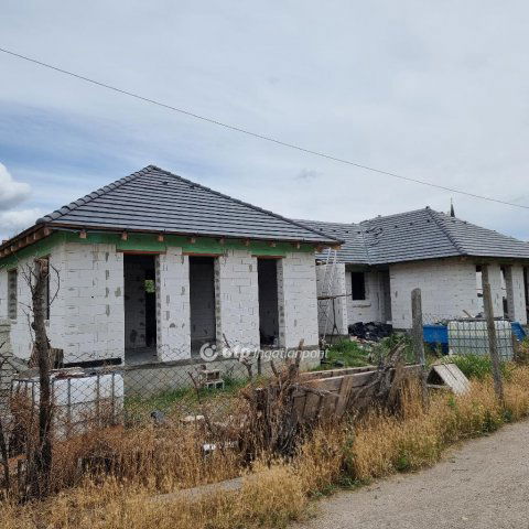 Eladó ikerház, Dabason 37 M Ft, 4 szobás / költözzbe.hu