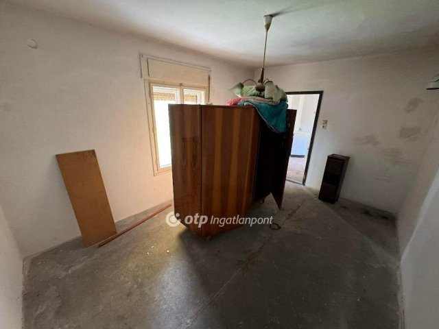 Eladó családi ház, Cegléden 17 M Ft, 1 szobás