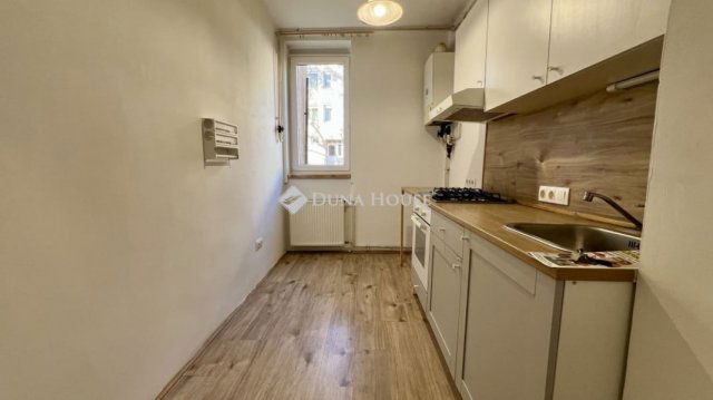 Eladó téglalakás, Balatonfüreden 59.9 M Ft, 2 szobás