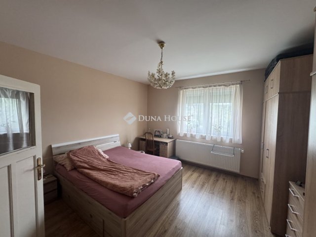 Eladó családi ház, Pécsett, Szabó István utcában 82 M Ft