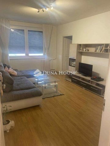 Eladó panellakás, Debrecenben 64.5 M Ft, 3 szobás