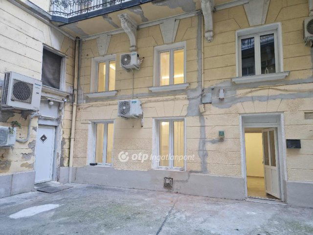 Eladó téglalakás, Budapesten, V. kerületben 119.99 M Ft