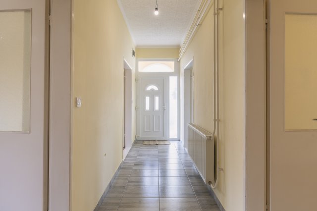 Eladó családi ház, Szentistvánon 37.9 M Ft, 3 szobás