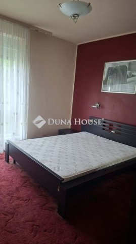 Kiadó panellakás, albérlet, Pécsett 180 E Ft / hó, 2 szobás