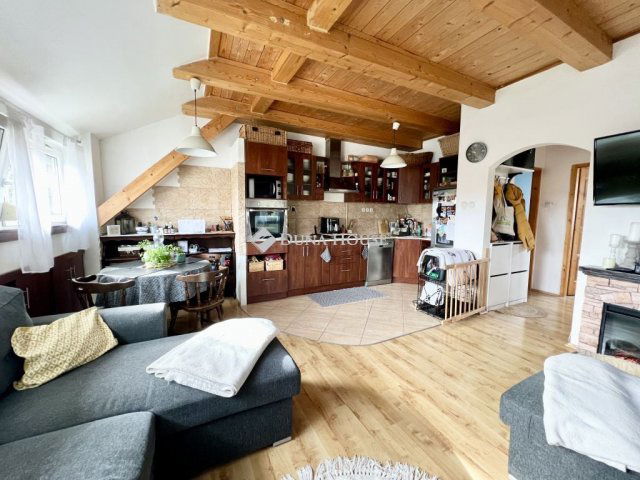 Eladó sorház, Veszprémben 93 M Ft, 7 szobás