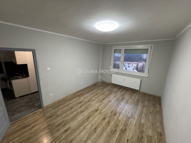 Eladó panellakás, Ajkán 30 M Ft, 2 szobás / költözzbe.hu